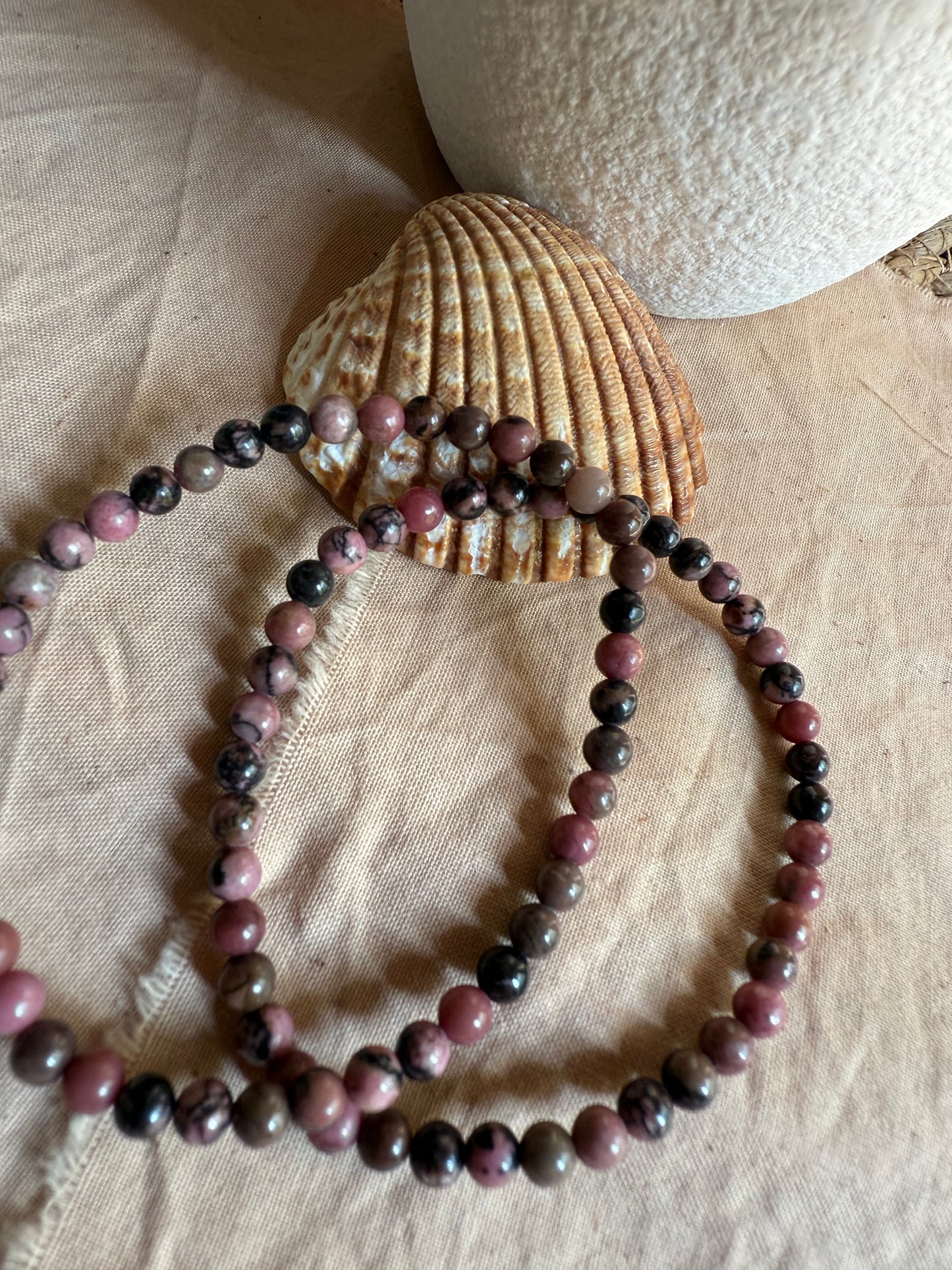 Pulsera de Rodonita 4mm (Perdón, Compasión y Sanación Emocional)